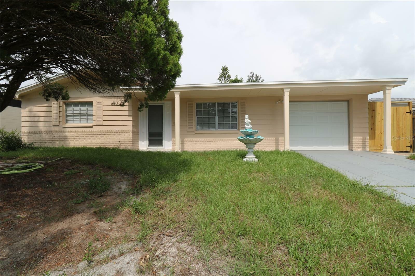 Property Photo: 3318 Kimberly Oaks Drive FL 34691