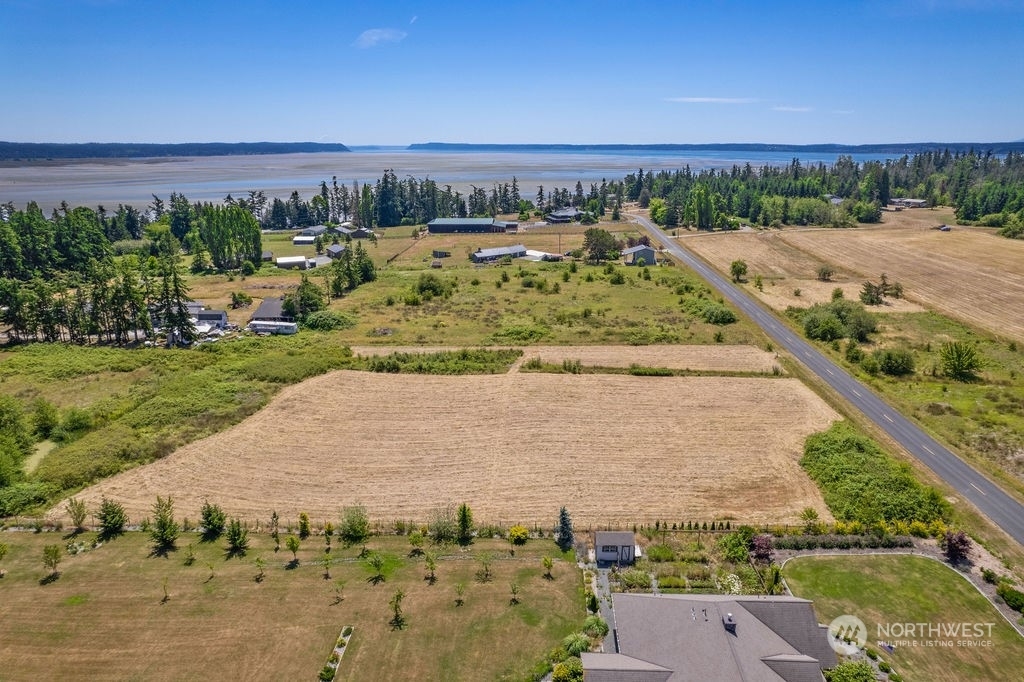 Property Photo: 604 Ell Road WA 98282