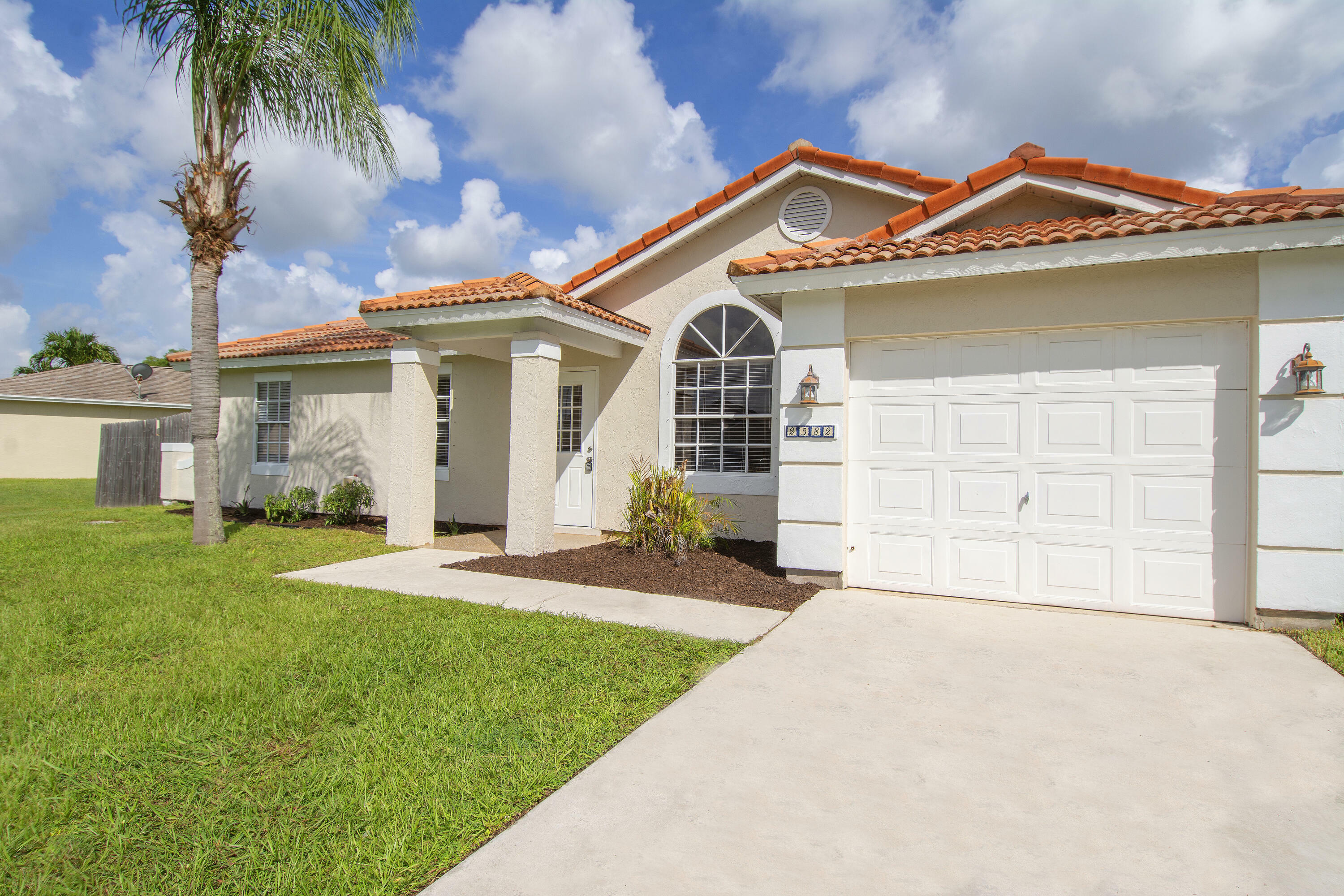 Property Photo:  2382 SE Beechwood Terrace  FL 34952 