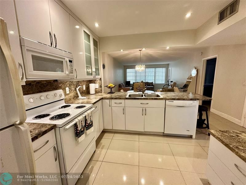 Property Photo:  1250 Atlantic Shores Blvd 106  FL 33009 