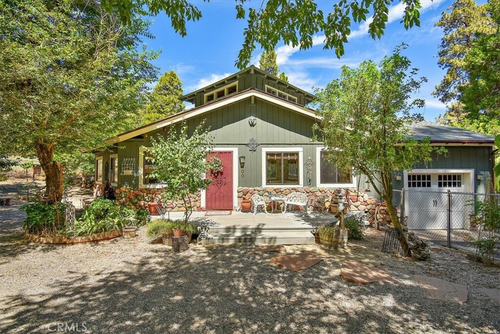 Property Photo:  400 Lark Road  CA 92397 