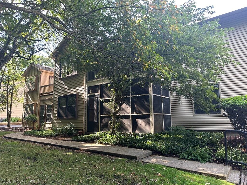 Property Photo:  1339 Fox Run Drive  OH 44512 