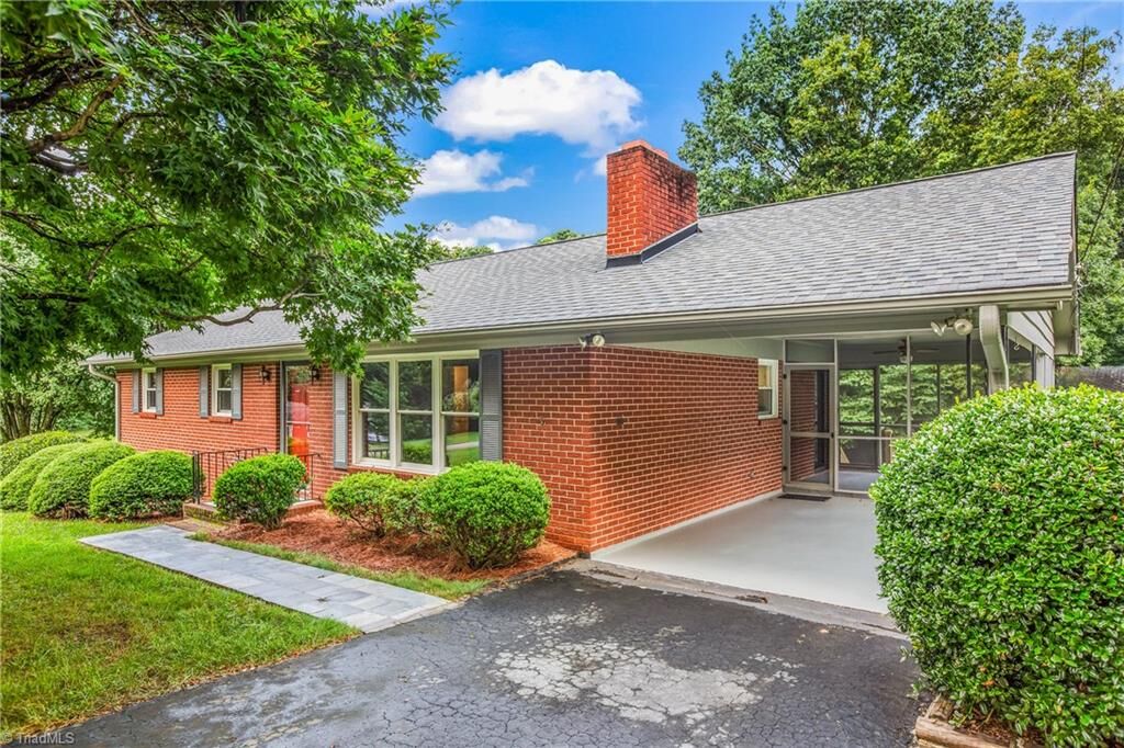 Property Photo: 516 Westwin Drive NC 27104