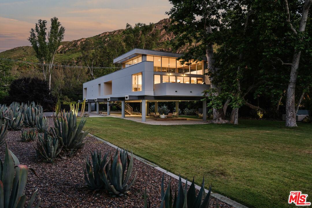 Property Photo: 30047 Mulholland Hwy CA 91301