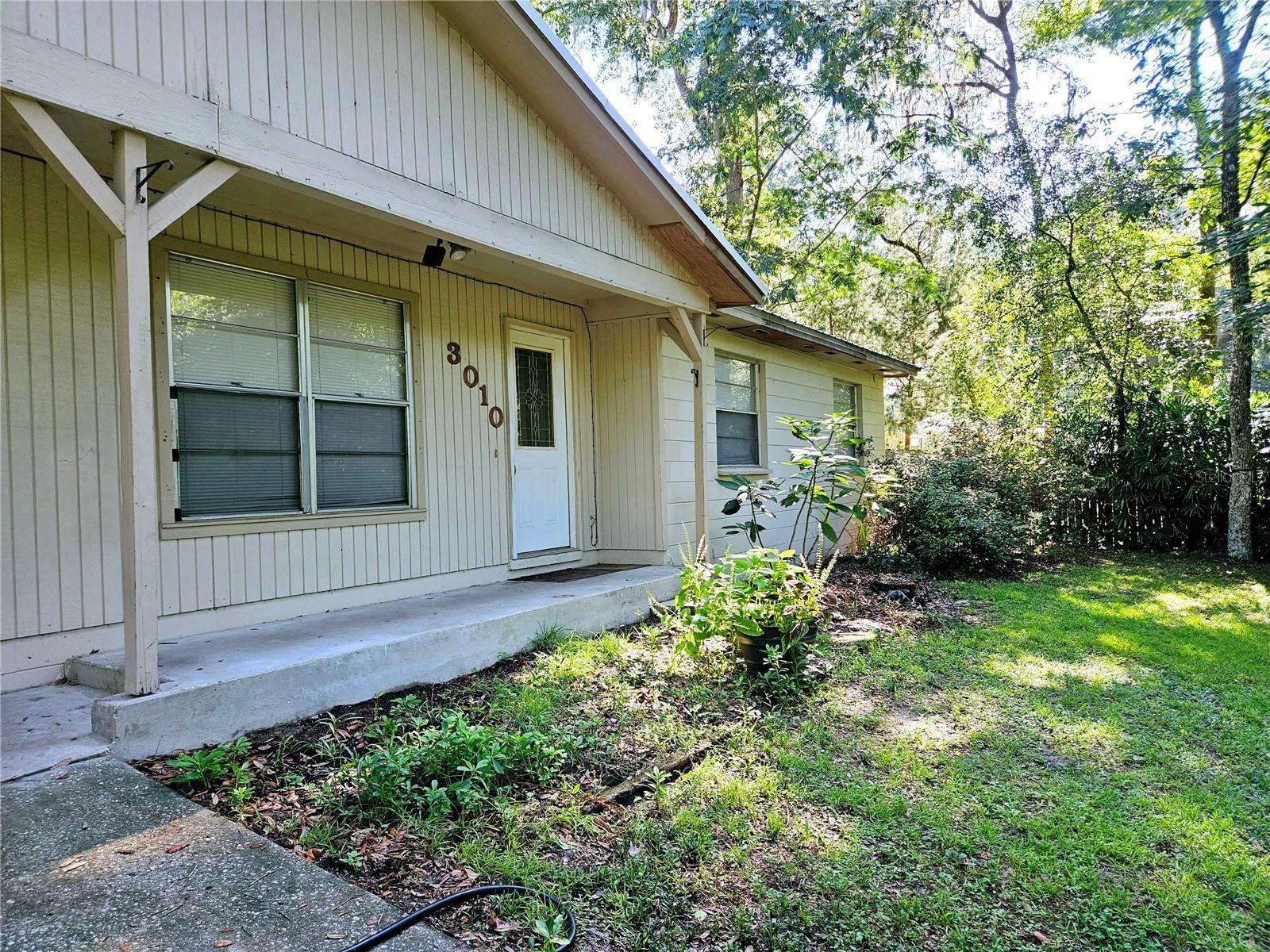 Property Photo:  3010 SE 24th Place  FL 32641 