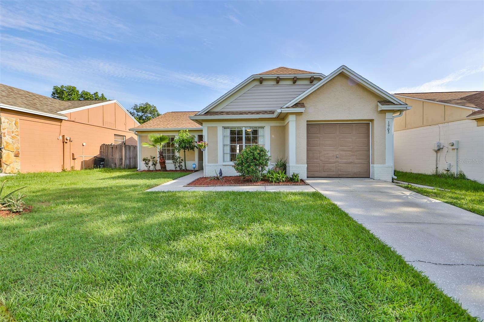 Property Photo:  1903 Crown Park Drive  FL 33594 