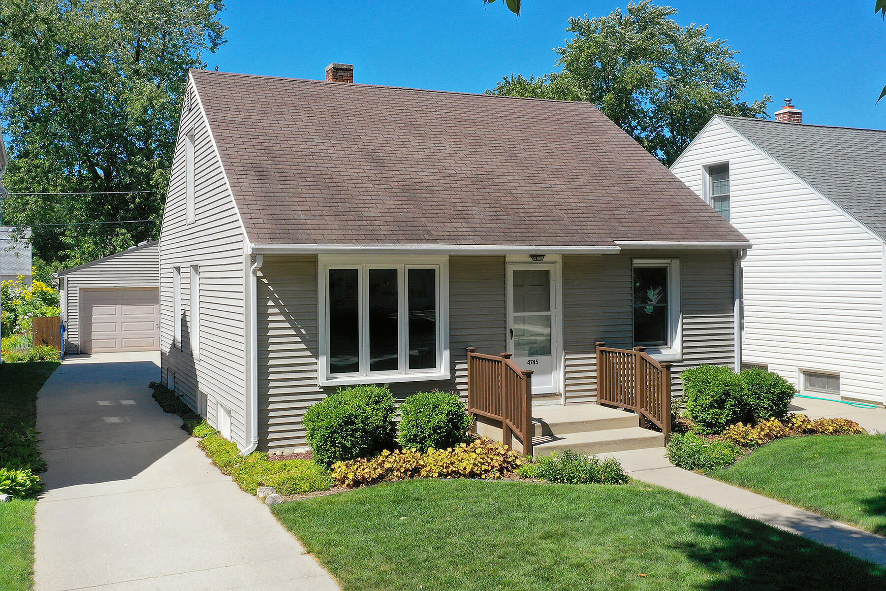 Property Photo: 4745 N Elkhart Ave WI 53211