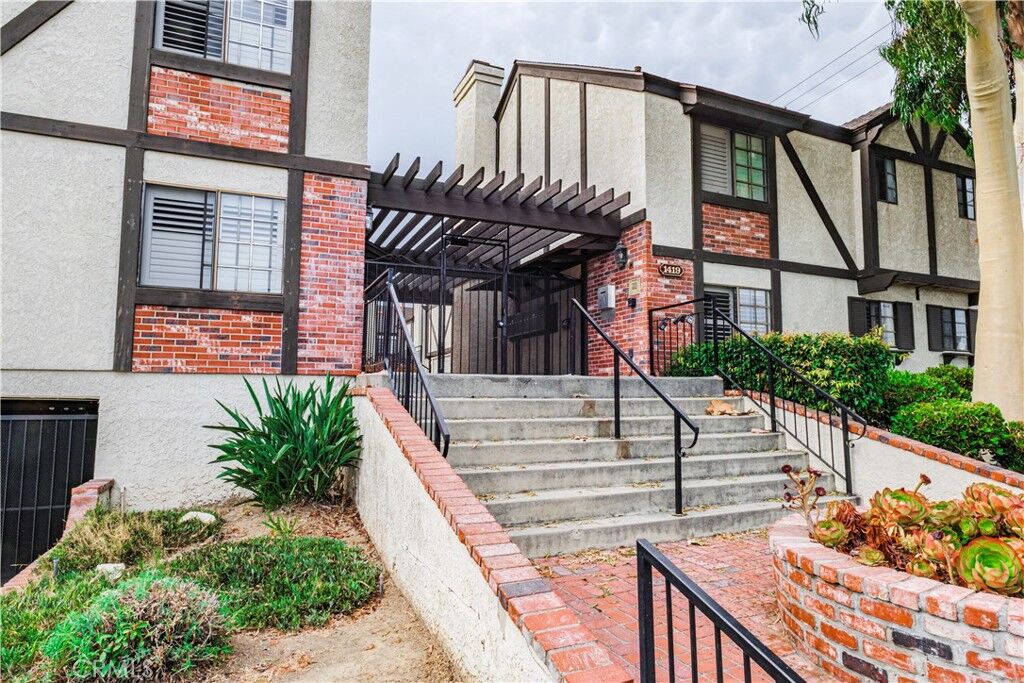 Property Photo: 1419 W 179th Street 10 CA 90248