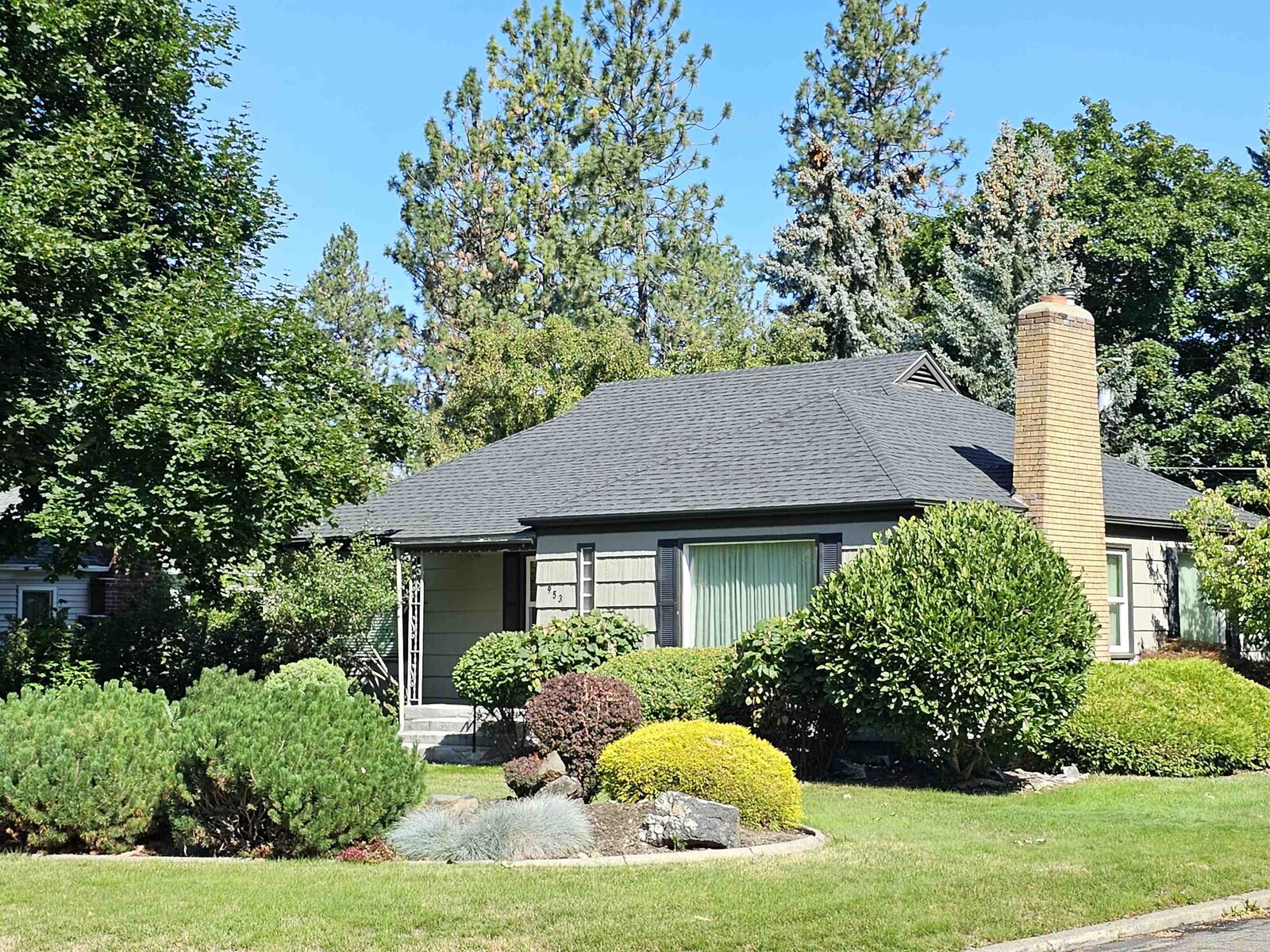 Property Photo:  953 E 42nd Ave  WA 99203 