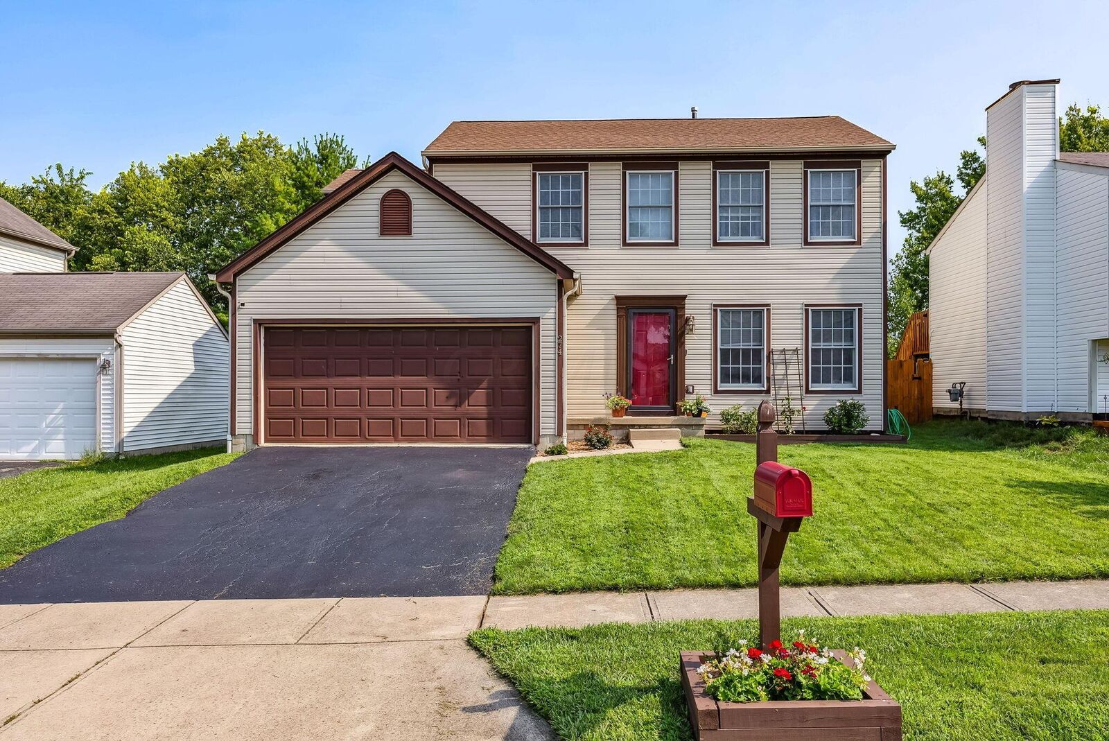 Property Photo: 274 Chatterly Lane OH 43207