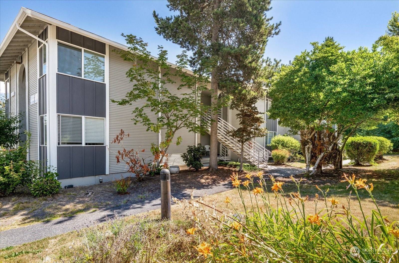 Property Photo: 17305 NE 45th Street 126 WA 98052