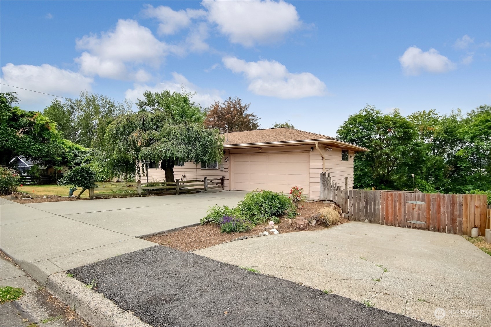 Property Photo: 3527 Shattuck Avenue S WA 98055