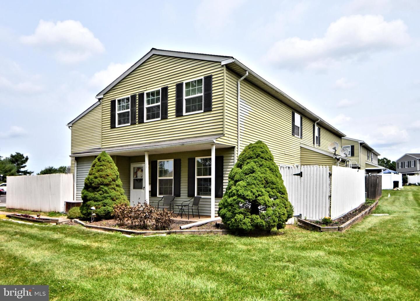 Property Photo: 209 Washington Ct PA 18969