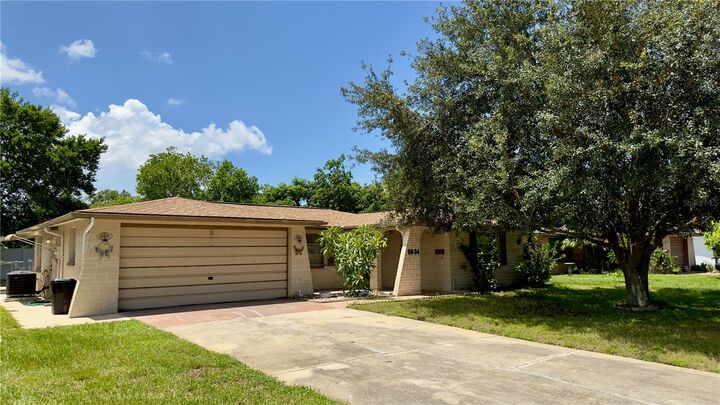 Property Photo:  5634 Dahlia Avenue  FL 34652 