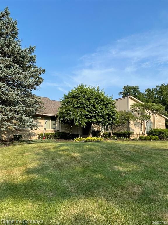 Property Photo: 6783 Arlington Drive MI 48322