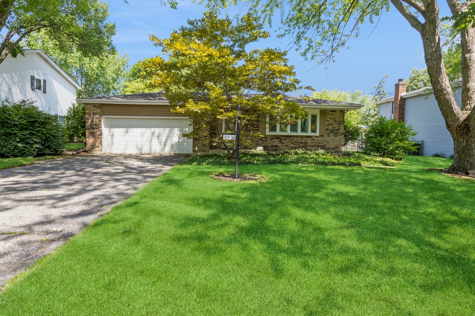 Property Photo:  30W264 Argyll Lane  IL 60563 