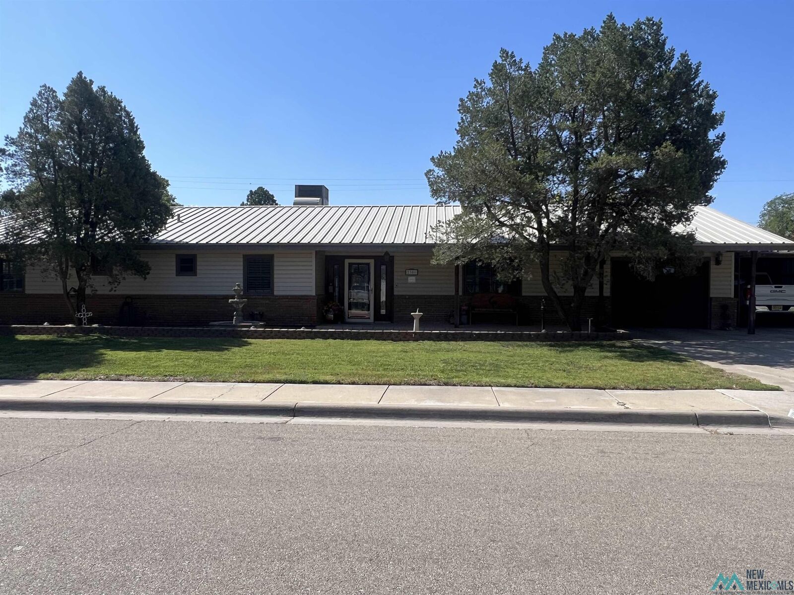 Property Photo:  2301 W Centre Avenue  NM 88210 