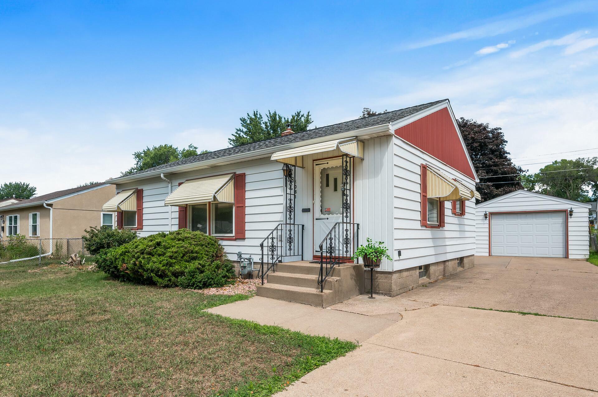 Property Photo: 2081 Ivy Avenue E MN 55119