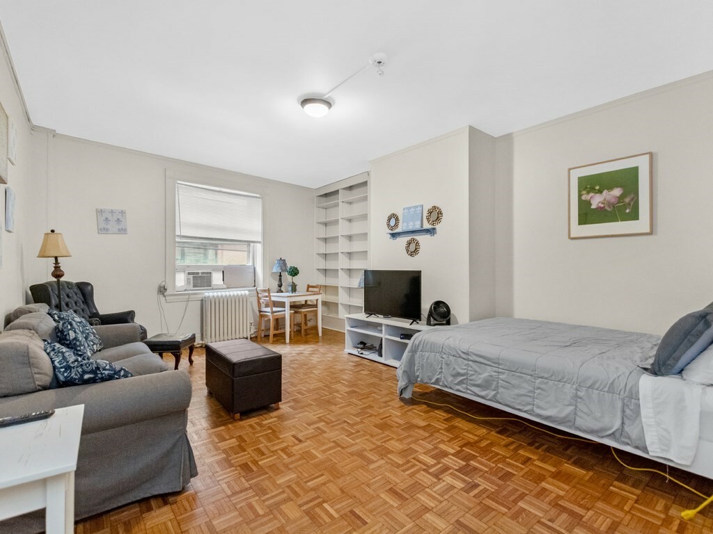 Property Photo:  21 Beacon Street 3E  MA 02108 