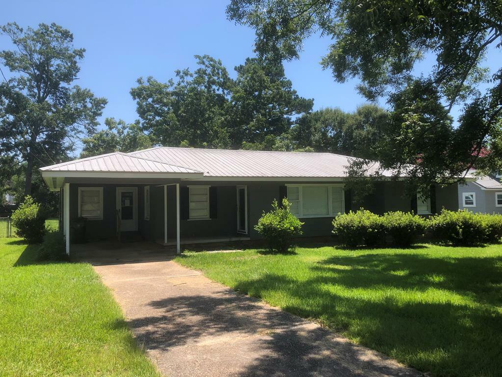 Property Photo: 801 Dusy St AL 36301