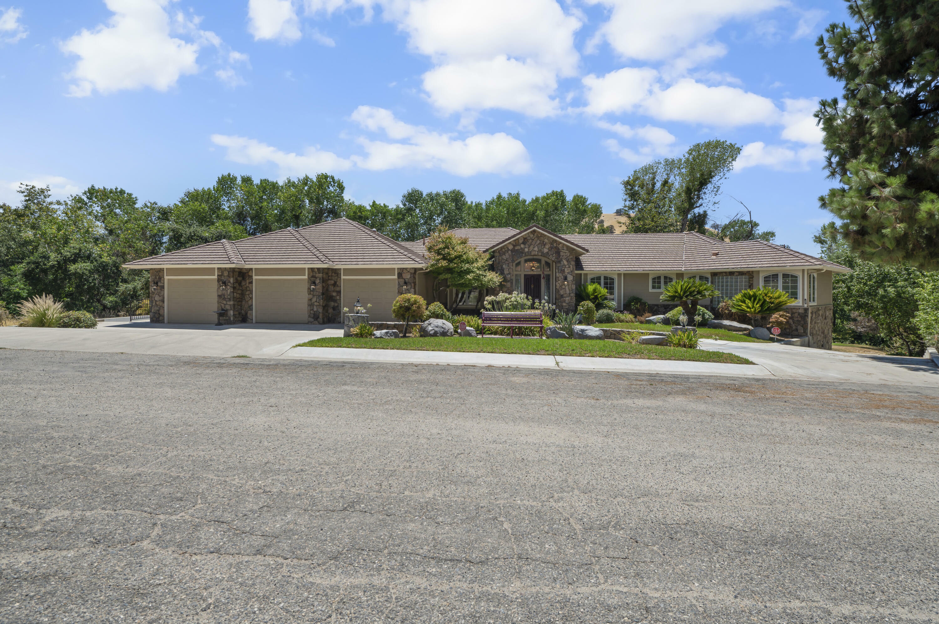 31727 Country Club Drive  Porterville CA 93257 photo