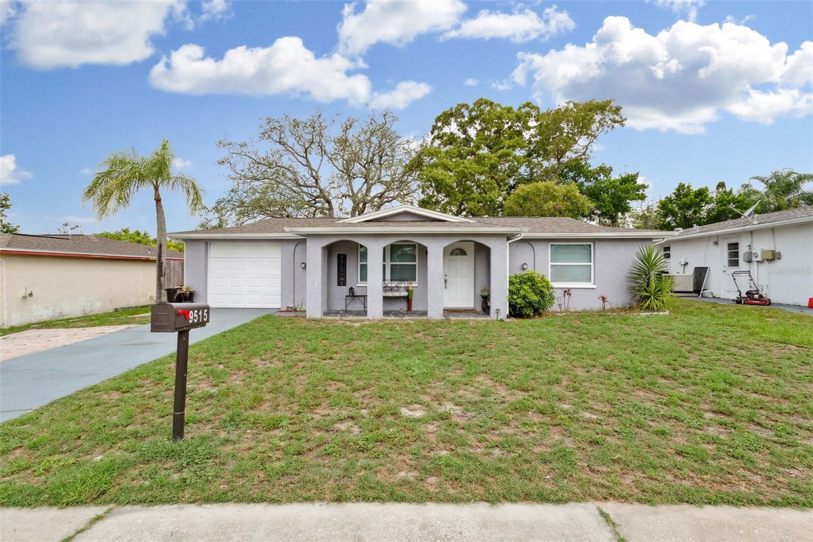 Property Photo:  9515 Gray Fox Lane  FL 34668 