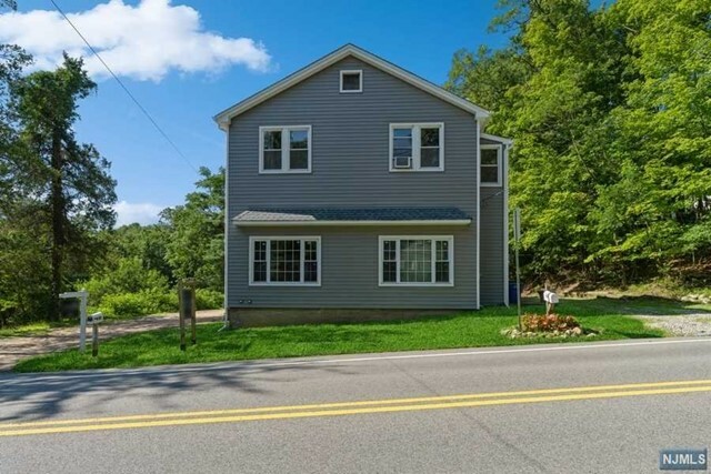 Property Photo:  105 Woodcliff Avenue  NJ 07677 