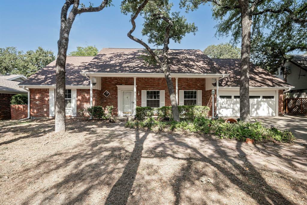 Property Photo:  617 Kentwood Circle  TX 76021 