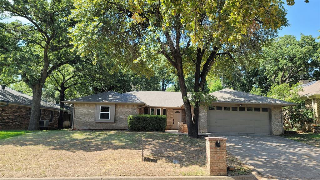 Property Photo: 5718 Overridge Drive TX 76017