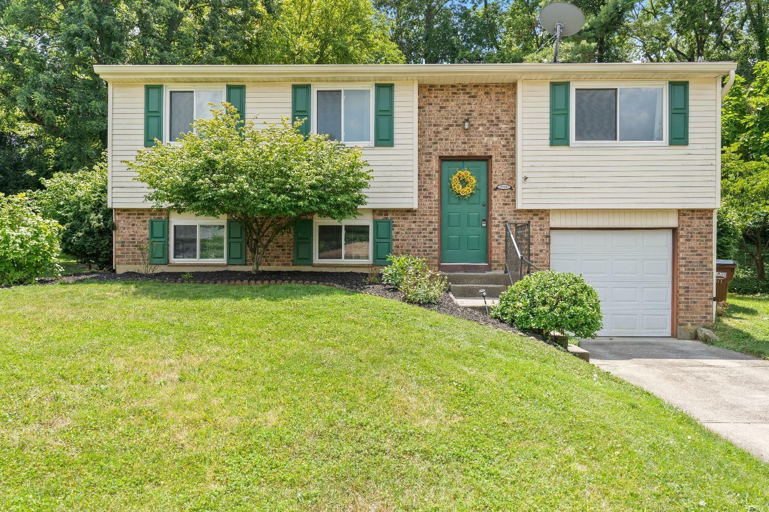 2913 Mapletree Court  Reading OH 45236 photo