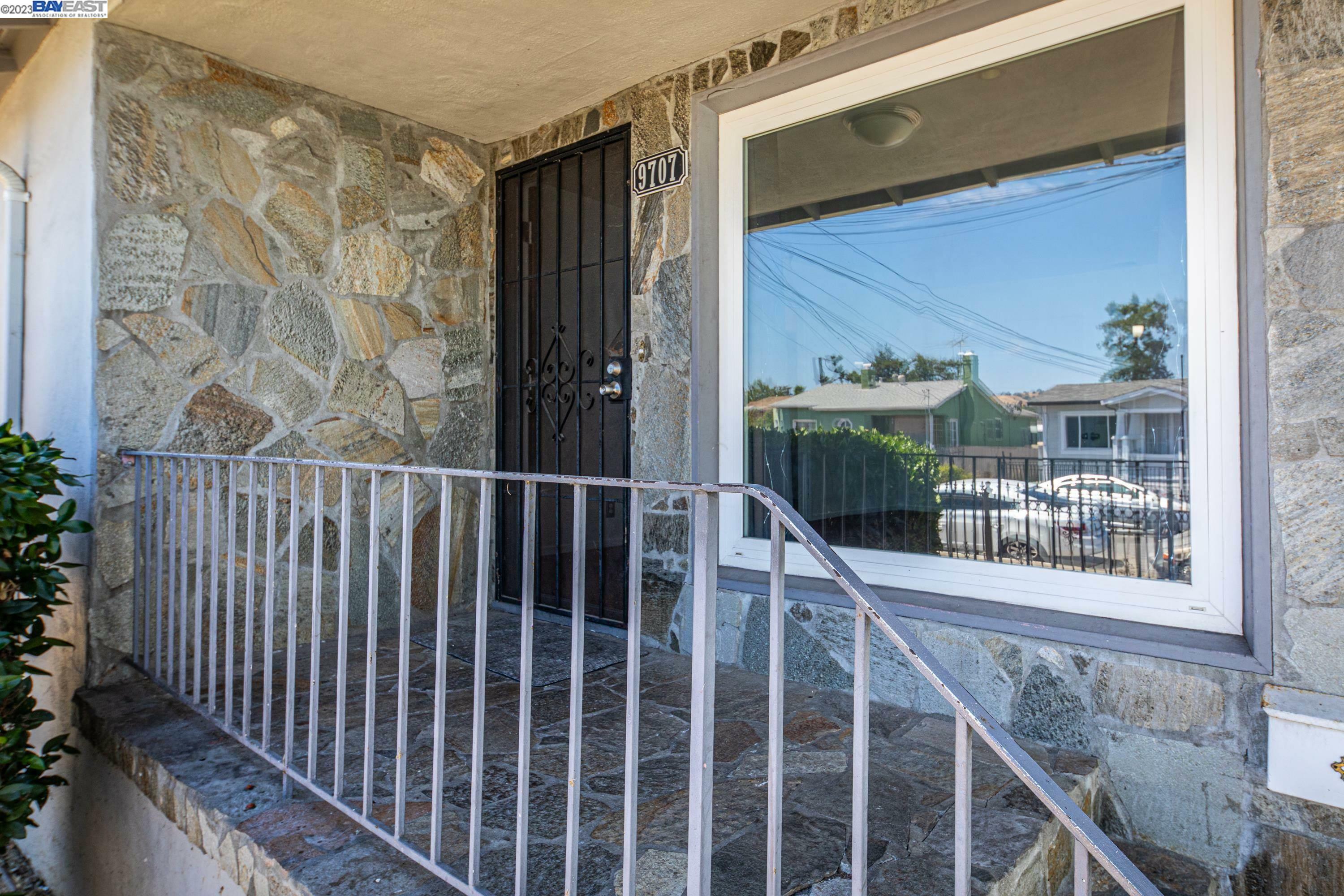Property Photo: 9707 Walnut St CA 94603