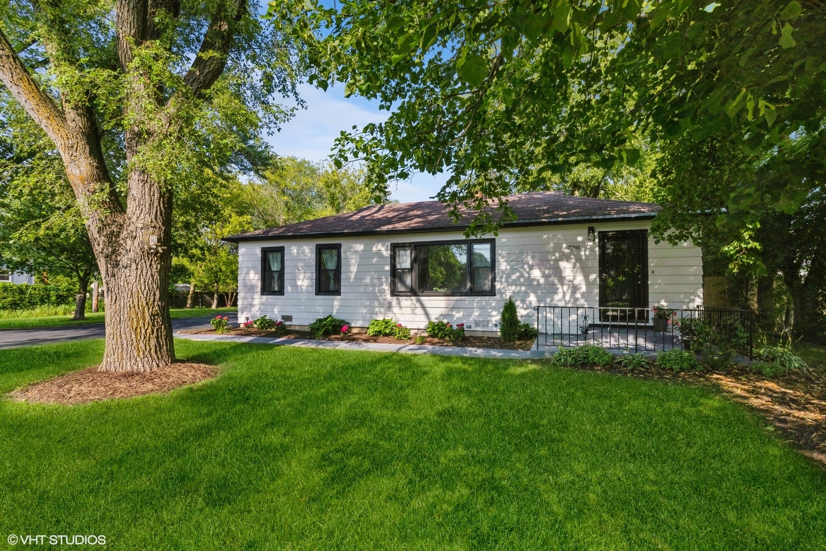 Property Photo:  37791 N De Woody Road  IL 60087 