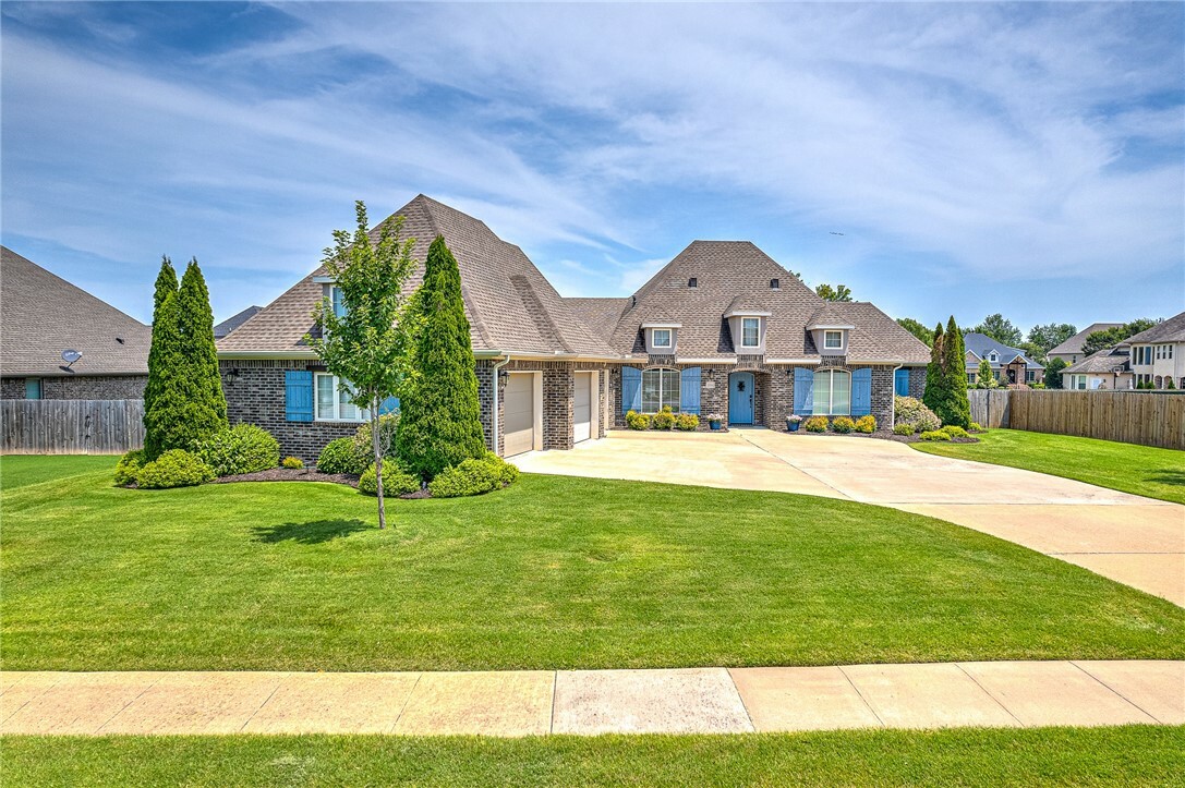 Property Photo:  2703 S Creekside Drive  AR 72758 