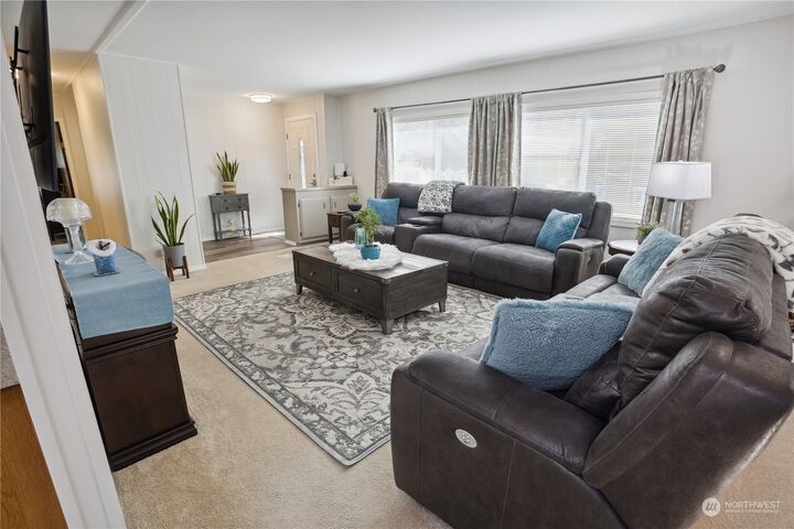 Property Photo:  1010 236th Place SW  WA 98021 