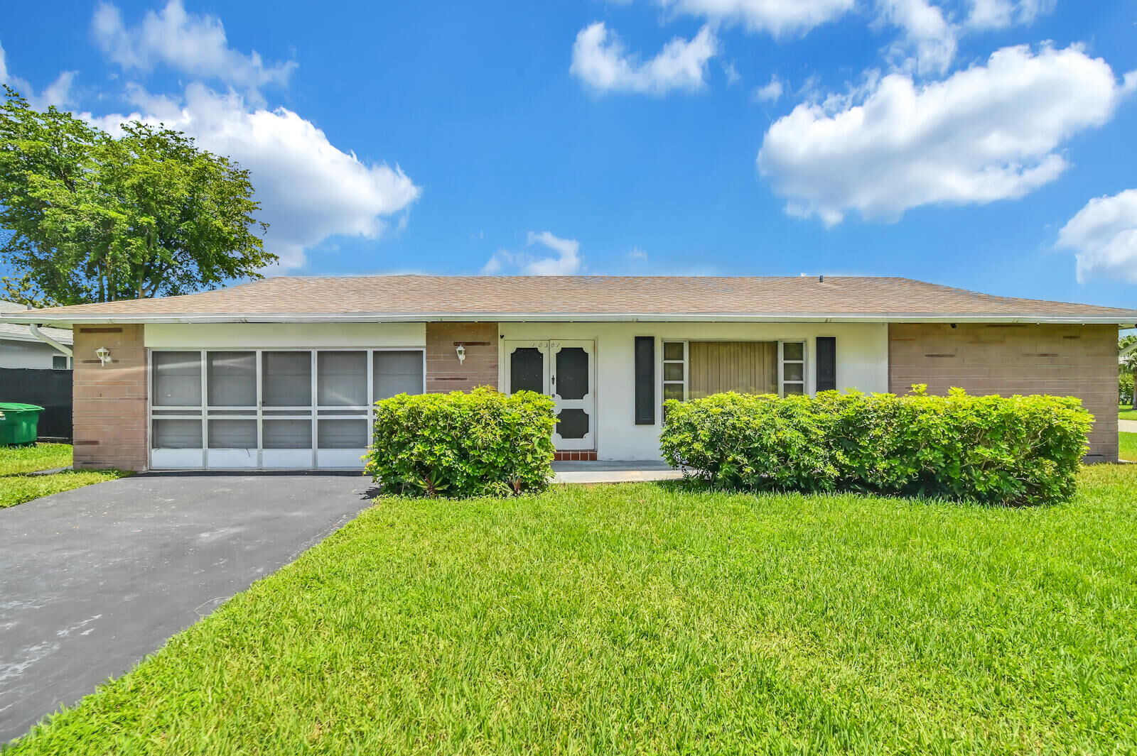 Property Photo:  10301 NW 80th Court  FL 33321 