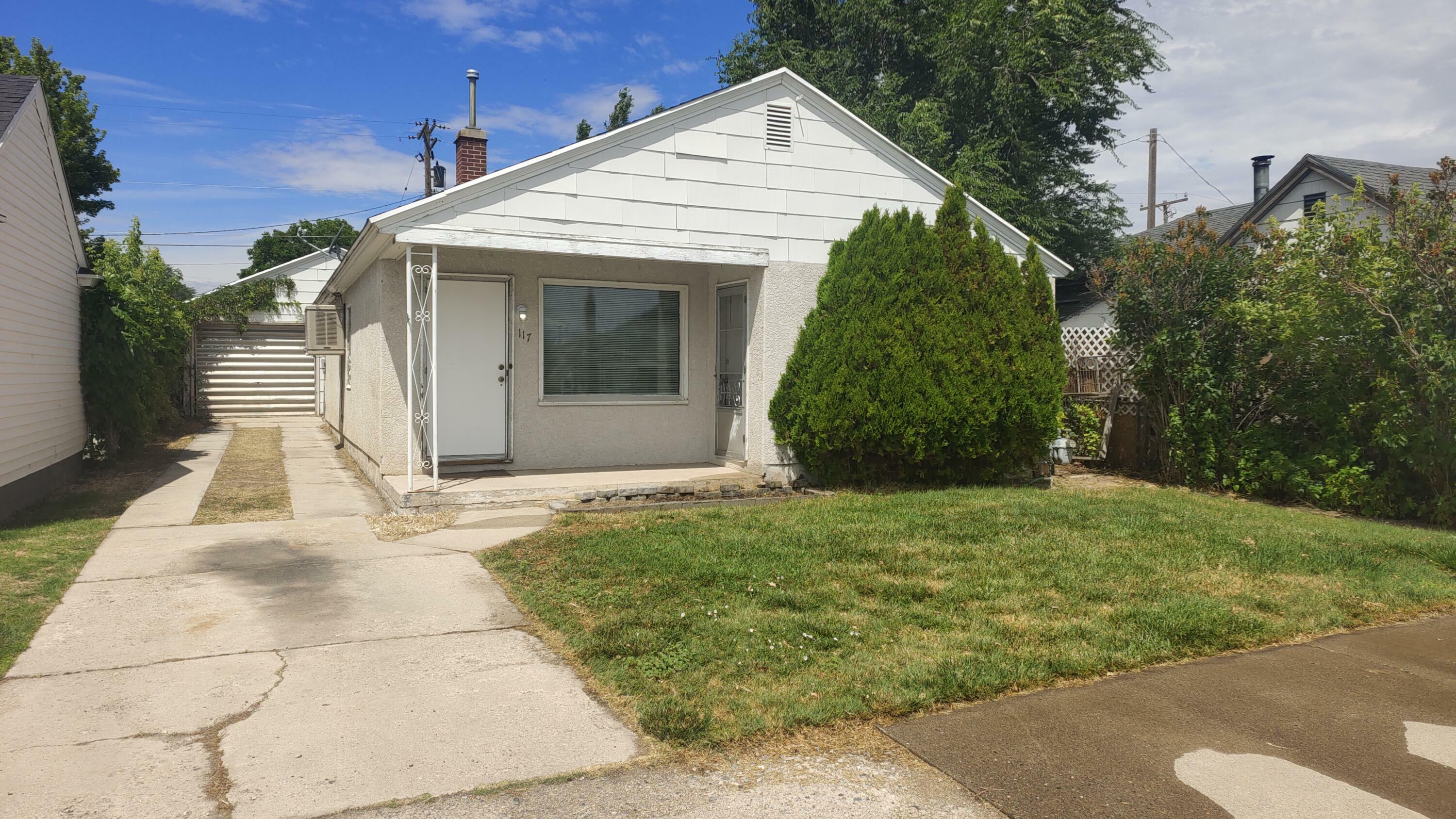 Property Photo: 117 N 100 E St UT 84751