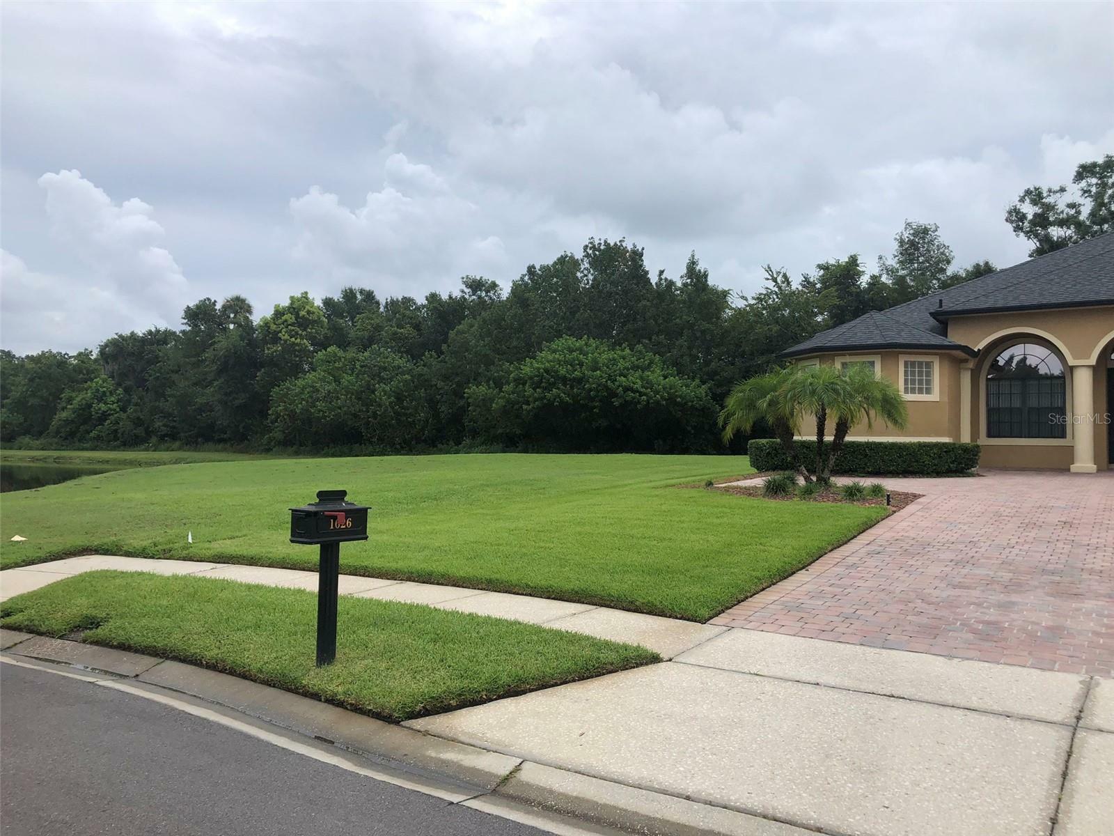 Property Photo:  1626 Wrentham Court  FL 32708 