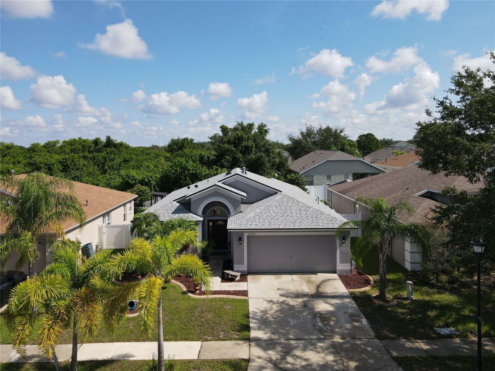 Property Photo:  10606 Logan Chase Lane  FL 33579 