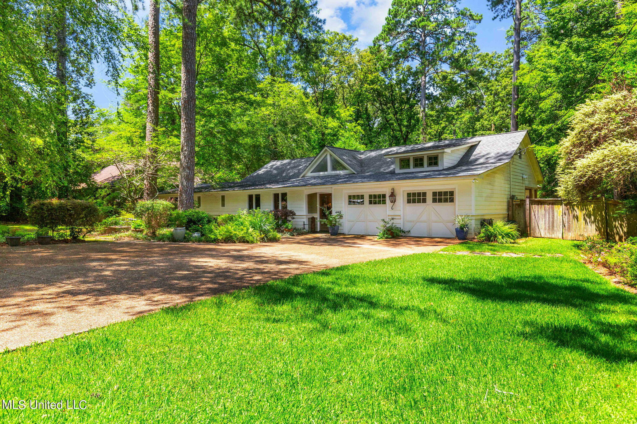 Property Photo:  4463 E Ridge Drive  MS 39211 