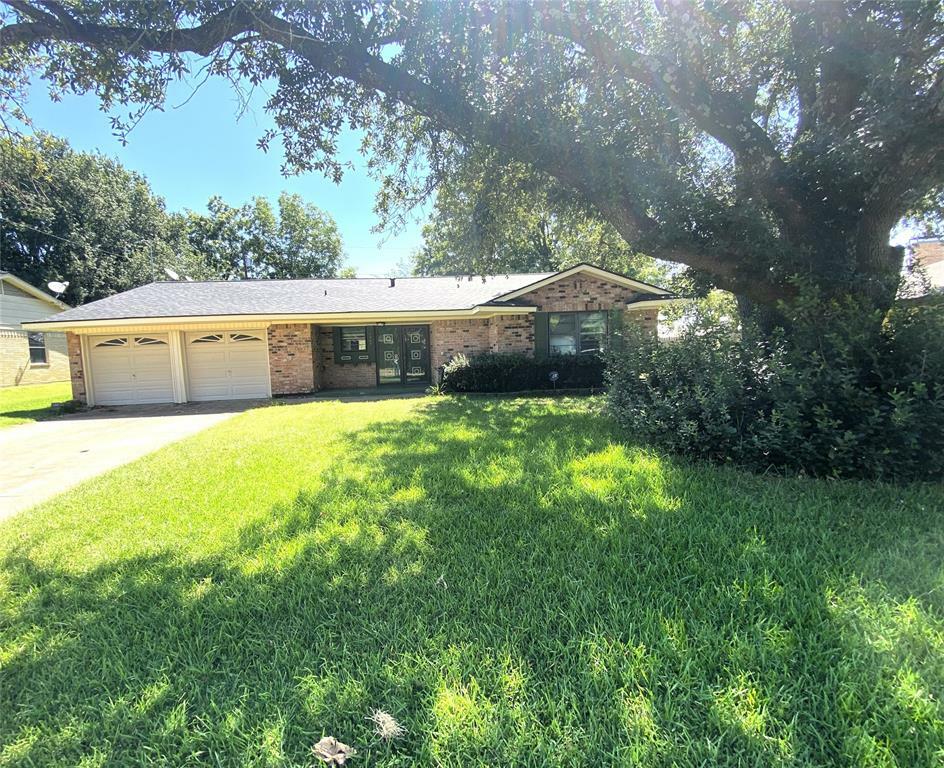 Property Photo:  2400 Linda Drive  TX 75119 