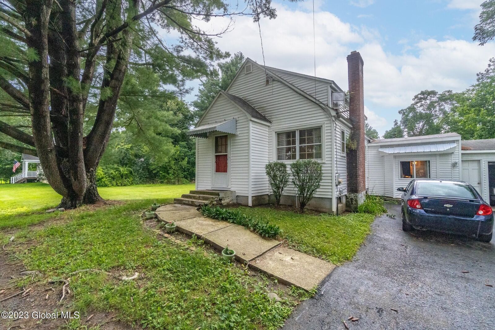 Property Photo:  2 Ellsworth Avenue  NY 12302 