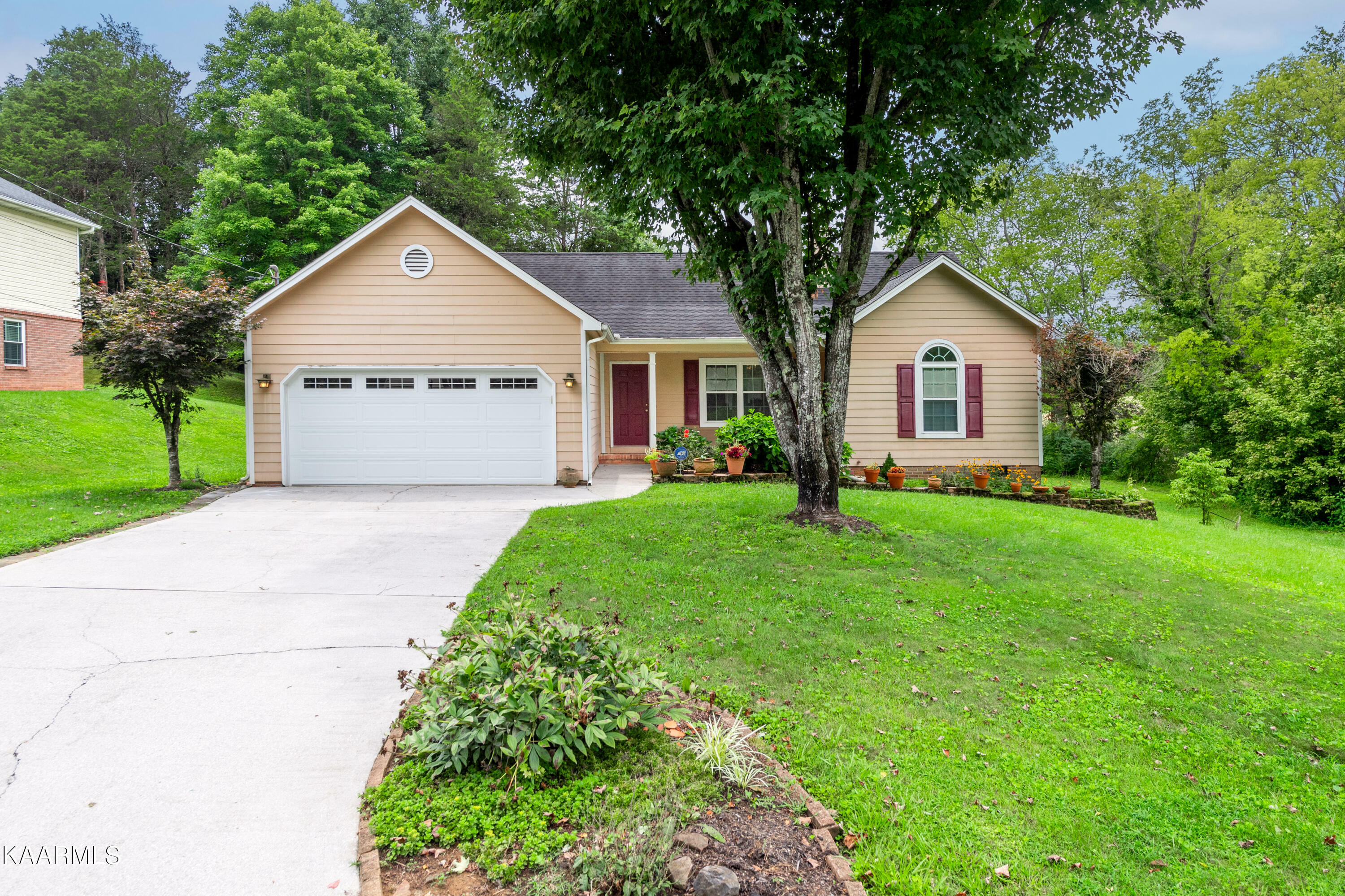 Property Photo:  1605 Secretariat Blvd  TN 37931 