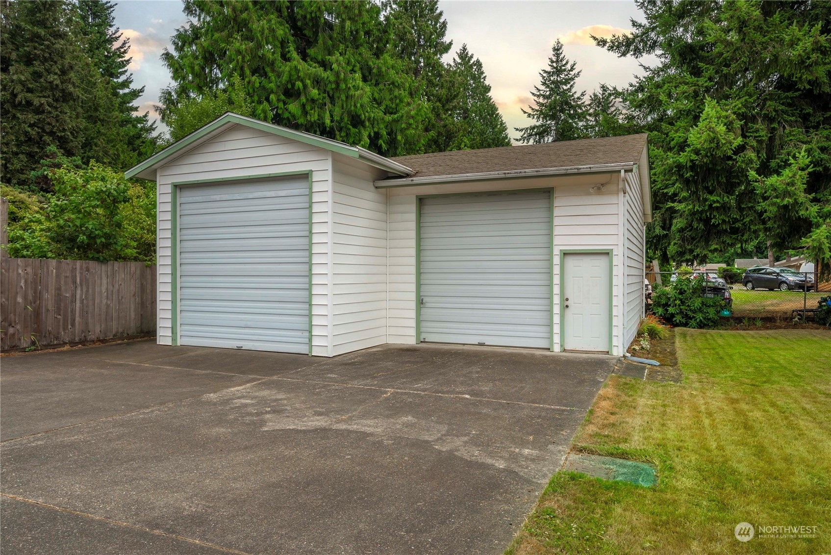 Property Photo: 1010 28th Street SE WA 98002