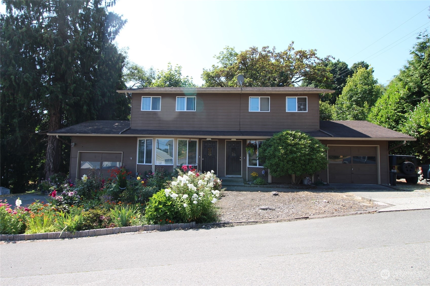 Property Photo: 2118 49th Street SE WA 98203