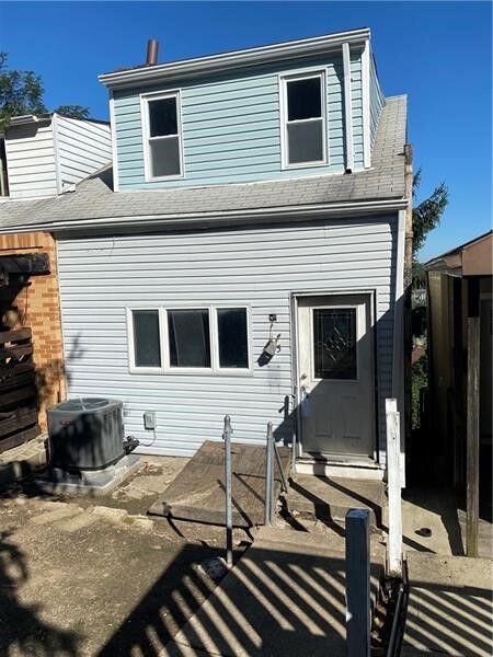 Property Photo:  15 Caesar Way  PA 15203 