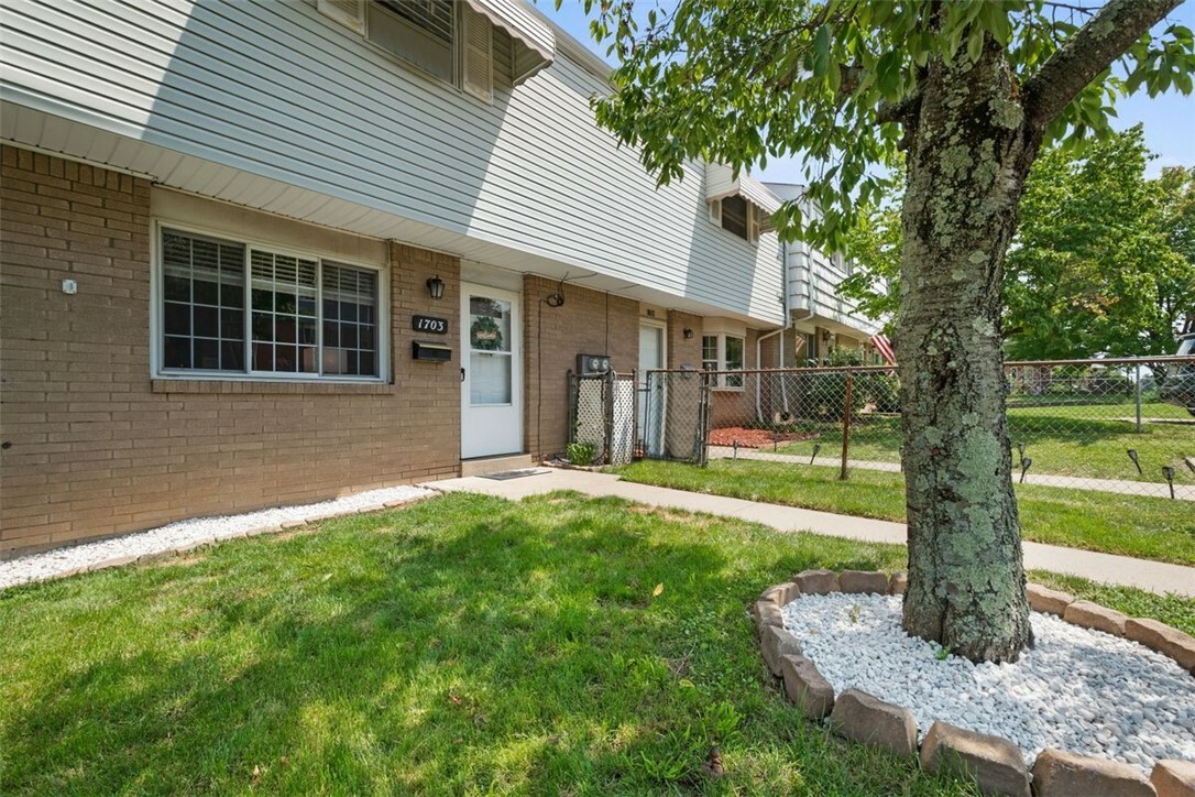 Property Photo:  1703 Anna Avenue  PA 15122 