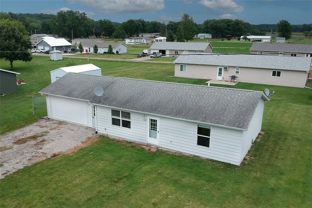 Property Photo:  609 Central Street  IA 50119 