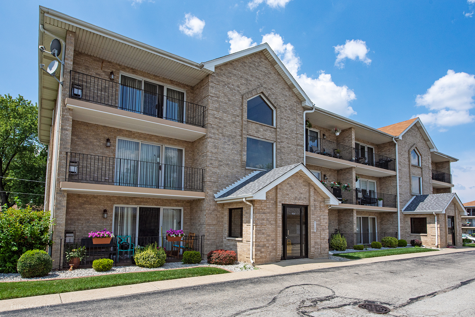 Property Photo: 7808 Amelia Court 2B IL 60458