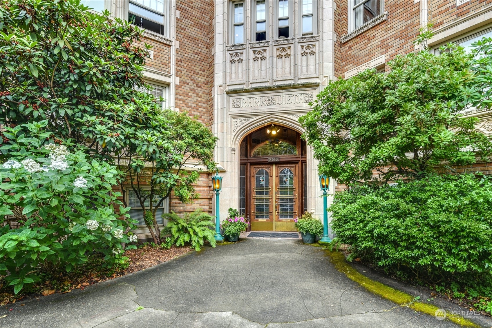 Property Photo:  5810 Cowen Place NE 205  WA 98105 