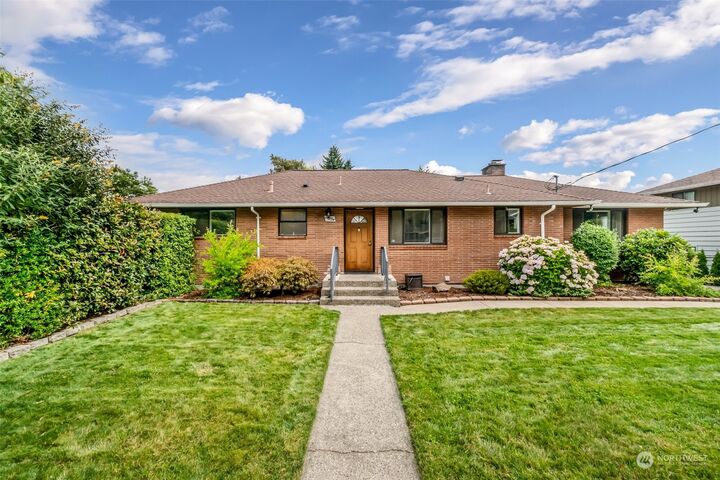 Property Photo: 14054 6th Avenue S WA 98168